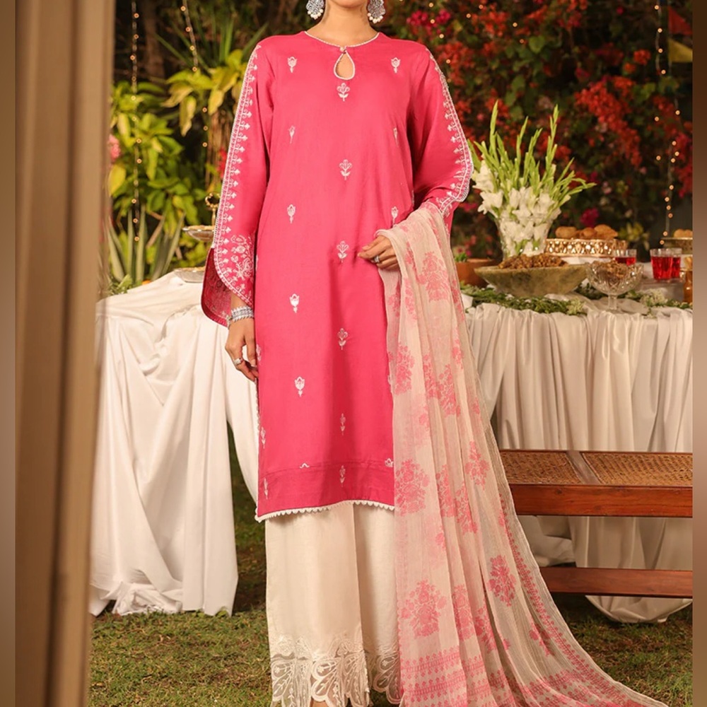 2Pc Pink Embroidered Kurta with Dupatta by Asim Jofa in L size